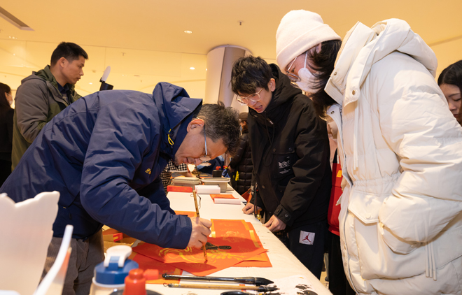 送福礼、品非遗、知年味，这个新春市集热闹又暖“新”！1.jpg